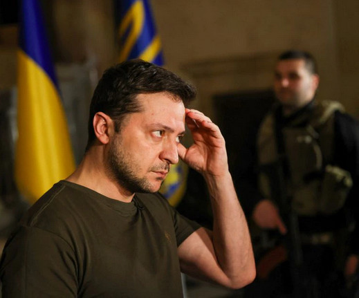 Ουκρανία: Ο Ζελένσκι επισκέφθηκε την πόλη Μικολάγεφ και απένειμε τιμητικές διακρίσεις