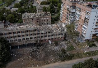 Ουκρανία: Η Ρωσία σφυροκοπά το Ντονμπάς αλλά η Βρετανία βλέπει στρατηγική ήττα της Μόσχας