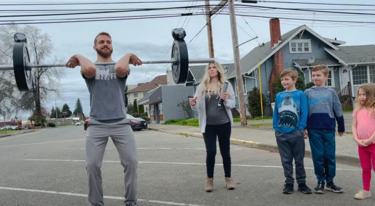 Δεν φαντάζεστε πώς αποκάλυψε αυτό το ζευγάρι το φύλο του μωρού που περιμένει