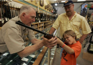 Οπλοκατοχή στις ΗΠΑ: Γερουσιαστές ανακοίνωσαν συμφωνία για μέτρα κατά της ένοπλης βίας
