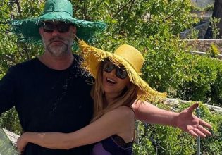 Δέσποινα Βανδή: «Λιώνει» στην αγκαλιά του Βασίλη Μπισμπίκη