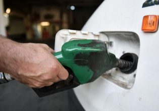 Βενζίνη: Viral βίντεο δείχνει βήμα βήμα πως γίνεται η κλοπή από ΙΧ