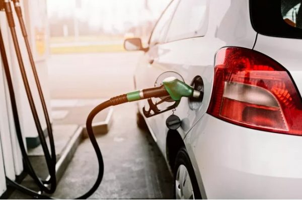 Fuel Pass 2: Αυξάνεται ως τις 45.000 ευρώ το εισοδηματικό όριο για τους δικαιούχους