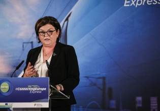 Ποσειδώνια 2022 – Αντίνα Βαλεάν: Η ΕΕ είναι παρούσα για να στηρίξει τις προσπάθειες για την απανθρακοποίηση