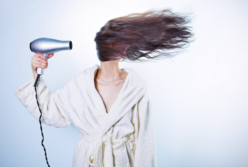 H φροντίδα των μαλλιών το καλοκαίρι – Χρήσιμα tips για να παραμείνουν υγιή και δυνατά