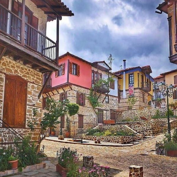 Χαλκιδική: Η Αρναία στα τρία ωραιότερα χωριά της Ελλάδας
