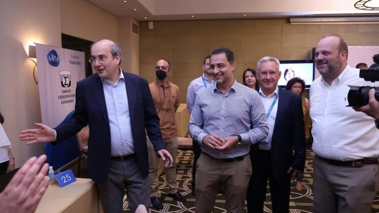 Χατζηδάκης: Από 1η Ιουλίου ξεκινά η εφαρμογή της ψηφιακής κάρτας εργασίας