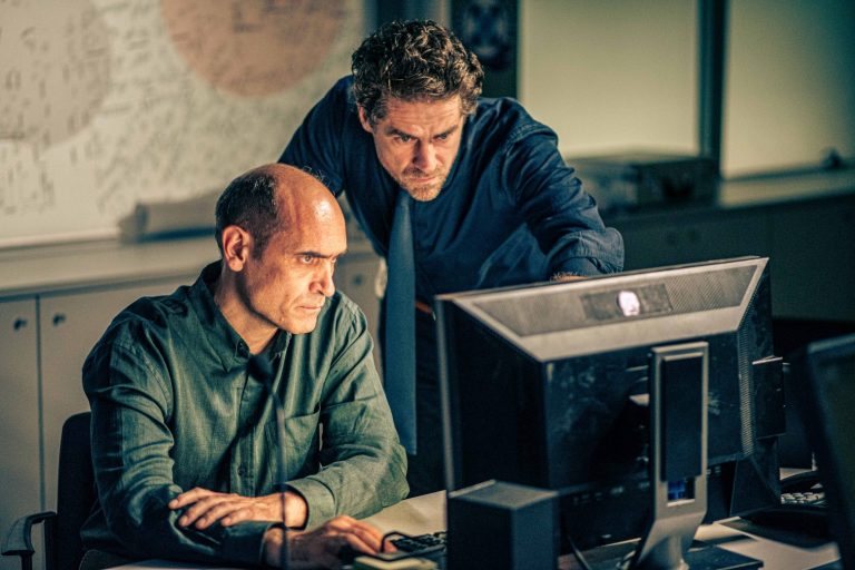 Σιωπηλός δρόμος: Νέα μυστικά στο φως στο αποψινό επεισόδιο