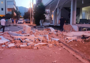 Μενίδι: Ισοπεδώθηκε ξυλουργείο μετά από ισχυρή έκρηξη  [εικόνες+βίντεο]