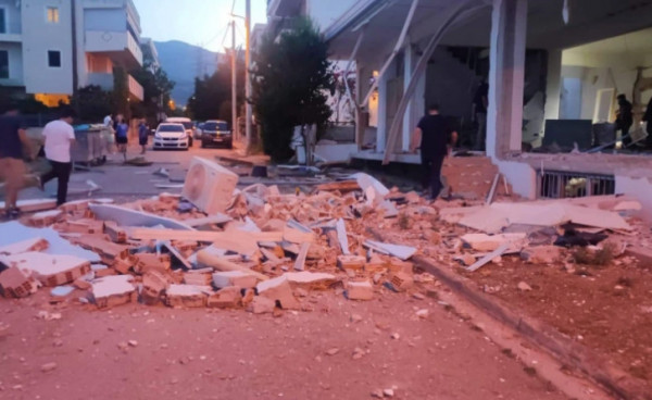 Μενίδι: Ισοπεδώθηκε ξυλουργείο μετά από ισχυρή έκρηξη  [εικόνες+βίντεο]