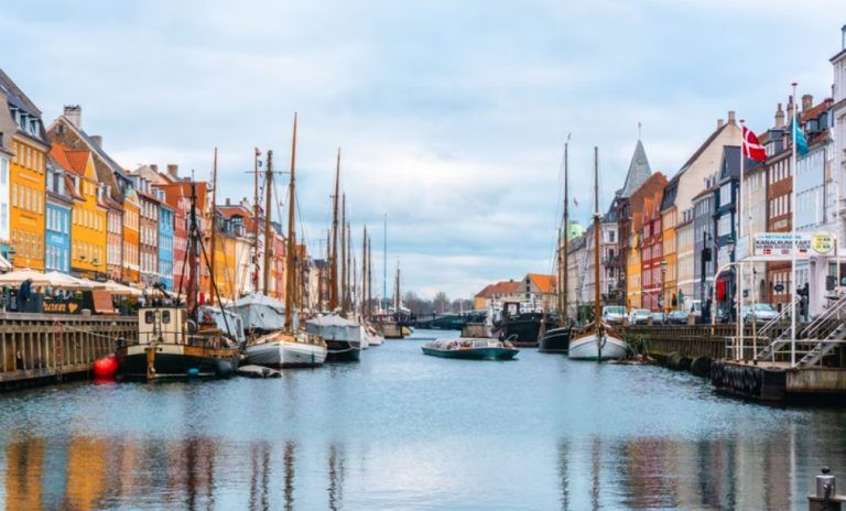 H Κοπεγχάγη, τα υπερυψωμένα παγκάκια και το καμπανάκι για την άνοδο της στάθμης των θαλασσών