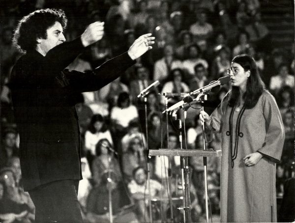 Μεγάλο αφιέρωμα στον Μίκη Θεοδωράκη: Φαραντούρη και Χριστογιανόπουλος στη σκηνή του Ηρωδείου