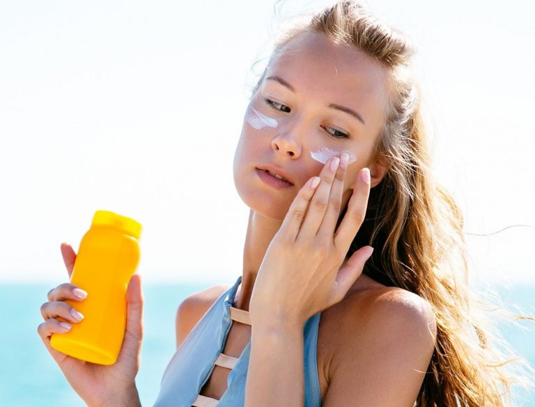 Τι πρέπει να προσέχουμε αγοράζοντας αντιηλιακό;