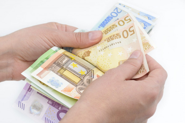 Μπροστά στην έκρηξη του πληθωρισμού: Aμηχανία και αλλαγή πορείας για κυβερνήσεις και κεντρικές τράπεζες