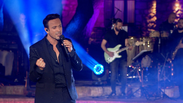 Σπίτι με το MEGA: Ο Κωνσταντίνος Χριστοφόρου «κλείνει» τη σεζόν με το απόλυτο μουσικό πάρτι