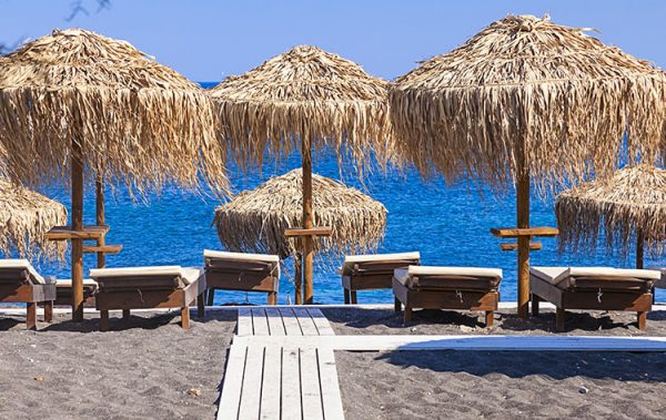 Κρήτη: Ζευγάρι κοιμήθηκε στην παραλία και η γυναίκα αγνοείται