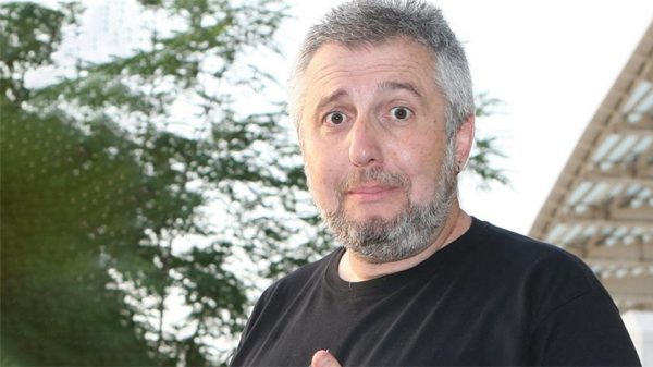 Οι πρώτες εικόνες από το άδειο μαγαζί του Στάθη Παναγιωτόπουλου στην Αλόννησο – «Βαράει» μύγες