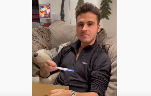 «Εχασε το χρώμα» του όταν του έδειξε το τεστ εγκυμοσύνης