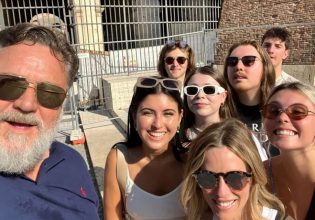 Ράσελ Κρόου: Ο «Μονομάχος» ξανά στο Κολοσσαίο – Η επίσκεψη με τα παιδιά του στο «παλιό του γραφείο»