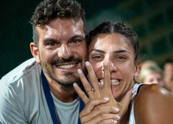 Κρήτη: Πρόταση γάμου εν μέσω τελικών για το πανελλήνιο πρωτάθλημα μπιτς βόλεϊ