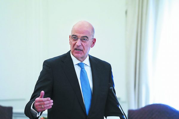 Δένδιας: Στο Παρίσι ο υπουργός Εξωτερικών – Συνάντηση με την Κατρίν Κολονά