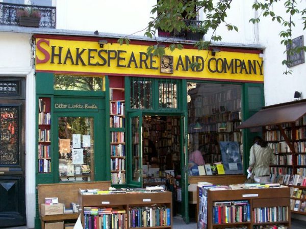 Μια σύντομη ιστορία του Shakespeare and Company: Το πιο αγαπημένο βιβλιοπωλείο στο Παρίσι
