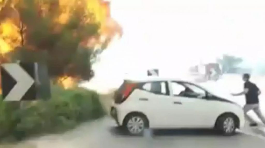 Φωτιά στα Μέγαρα: Η πύρινη λαίλαπα παραλίγο να κάψει συνεργείο του ΣΚΑΙ