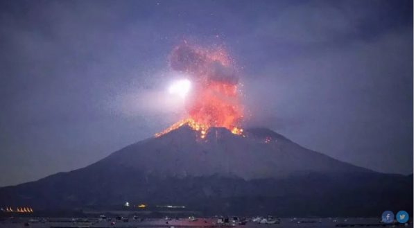 Ιαπωνία: Ισχυρή έκρηξη ηφαιστείου