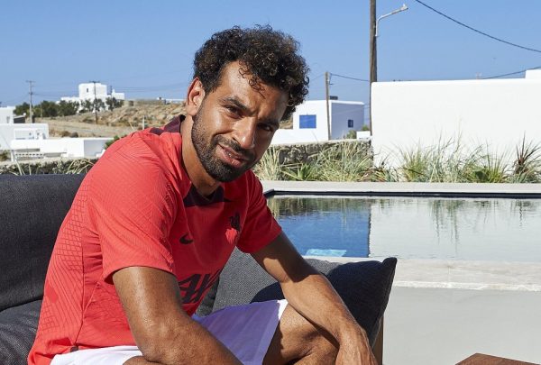 Μύκονος: Το έριξε στις… βουτιές ο Σαλάχ μετά την ανανέωση του συμβολαίου του