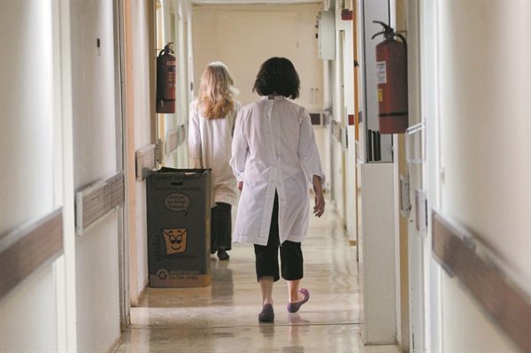 Η «μαύρη τρύπα» του ΕΣΥ: Τρομάζουν οι ελλείψεις σε γιατρούς και νοσηλευτές