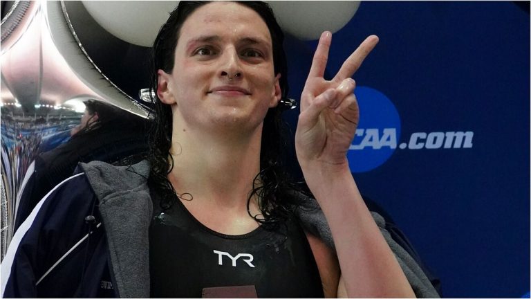 Η τρανς κολυμβήτρια Λία Τόμας υποψήφια για το κολεγιακό βραβείο Γυναίκα της Χρονιάς