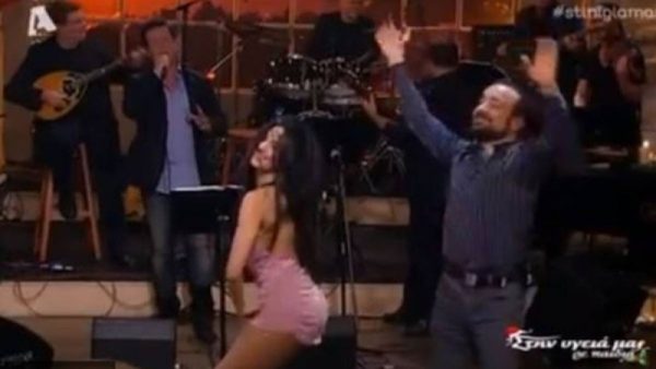 Αυτός είναι ο πιο σέξι χορός στην ιστορία της ελληνικής τηλεόρασης – Το τσιφτετέλι που θα σας τρελάνει