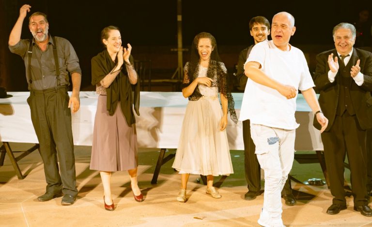 20 στιγμές της Αντιγόνης του Γκραουζίνις λίγο πριν ανέβει στην Επίδαυρο