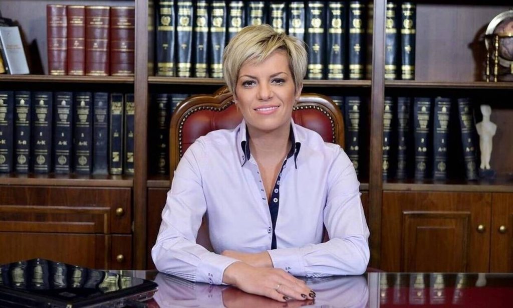 «Απειλούν τη ζωή μου, έχω 2, όχι 6 φρουρούς»