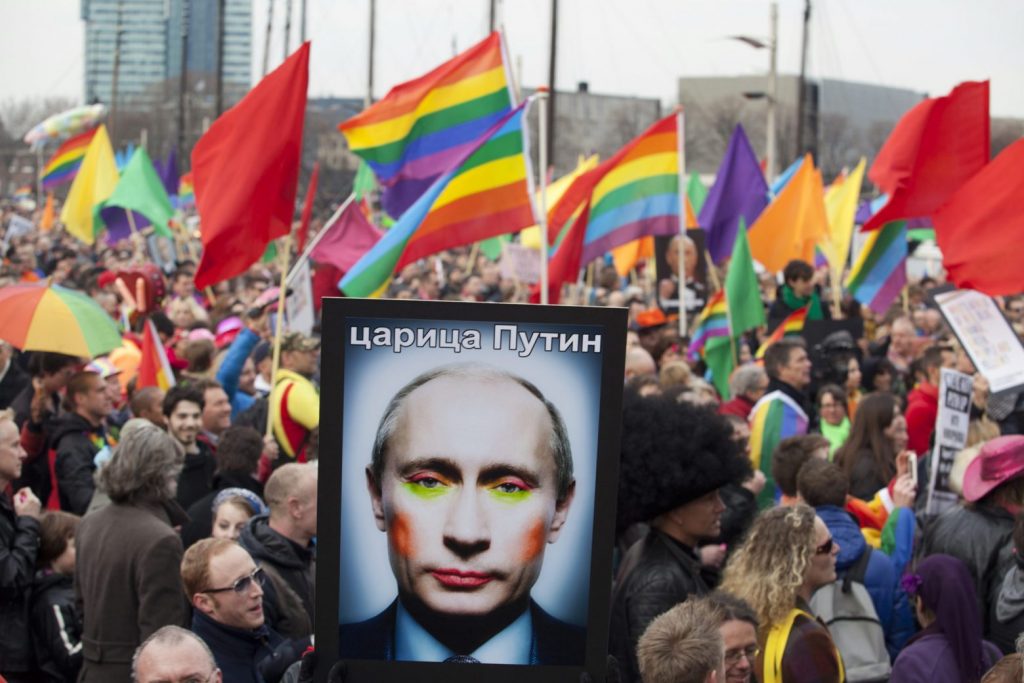 Ρωσία: Προωθεί νομοσχέδιο που εξισώνει τα ΛΟΑΤΚΙ+ θέματα με τα ναρκωτικά και την αυτοκτονία