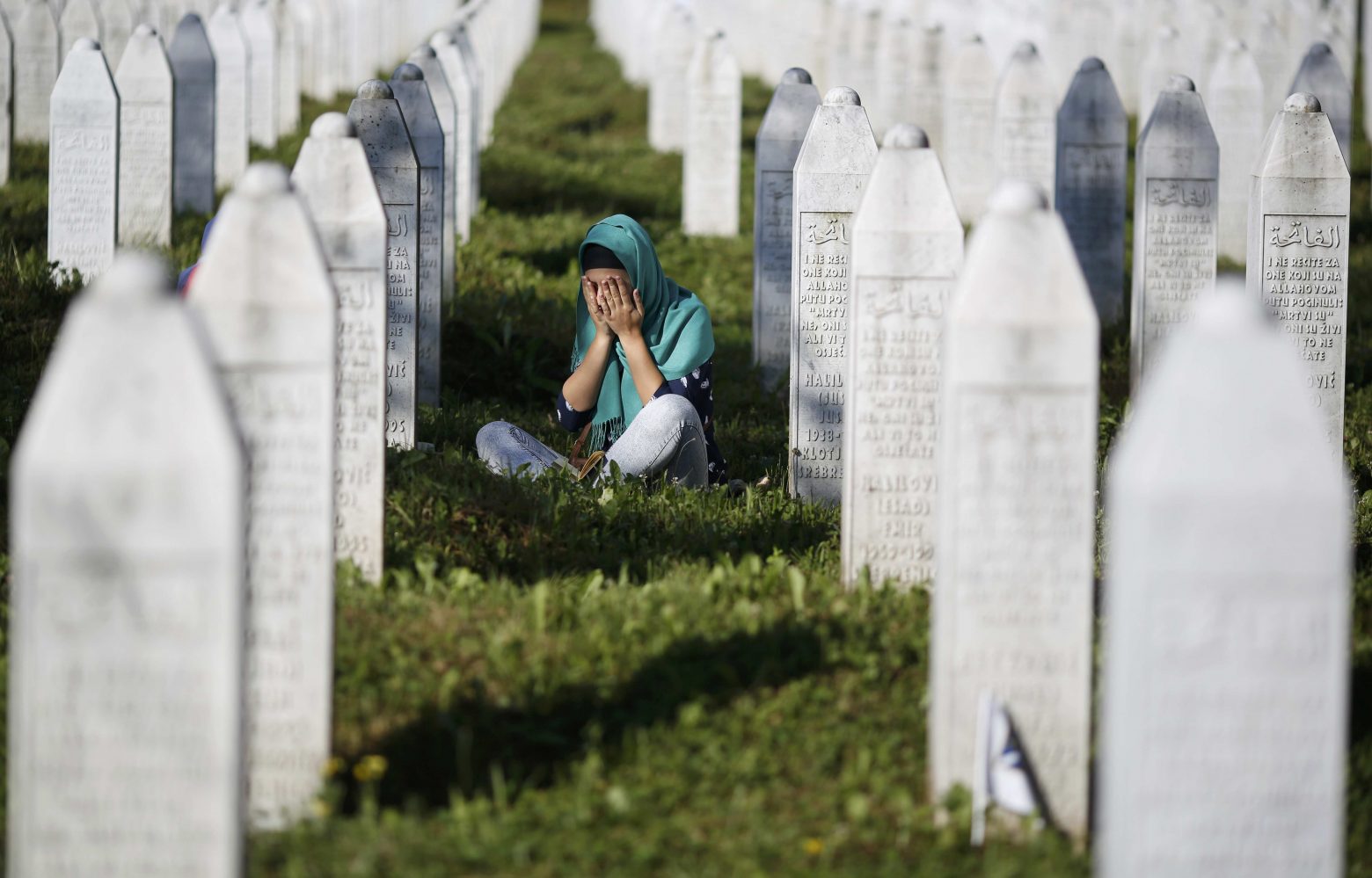 Σφαγή της Σρεμπρένιτσα: Μία από τις μελανότερες σελίδες της Ιστορίας από τον Β' Παγκόσμιο Πόλεμο και μετά