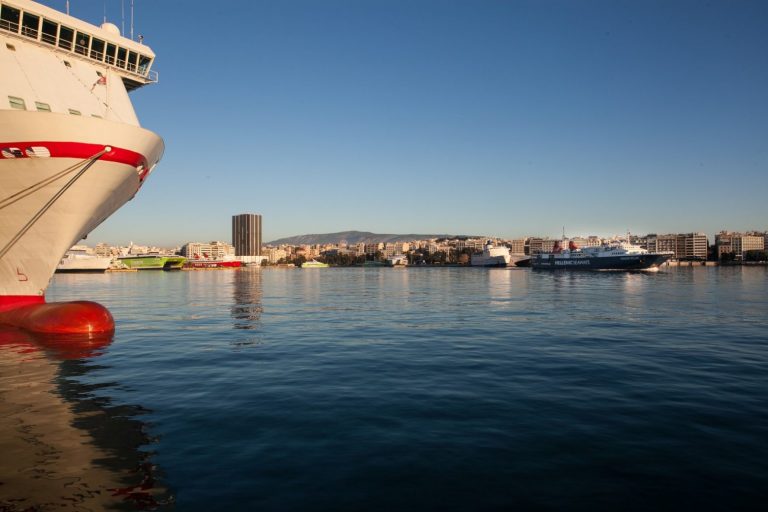 Πειραιάς: Αυτοκίνητο έπεσε στο λιμάνι – Νεκρός ο οδηγός