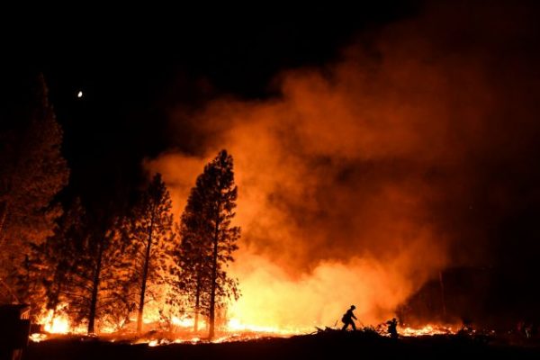 Καλιφόρνια: Μάχες με τεράστια πύρινη λαίλαπα – Εκκενώνονται οικισμοί