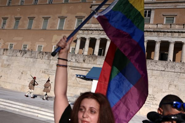 Αθήνα: Ομοφοβικές επιθέσεις στη χθεσινή πορεία μνήμης για τα θύματα του τρομοκρατικού χτυπήματος στο Όσλο