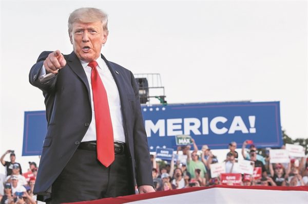 Τραμπ: Επιασε τον οδηγό της λιμουζίνας από τον λαιμό