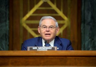 Δεν υποχωρεί από την αντίθεση του για την πώληση F-16 στην Τουρκία ο Μενέντεζ