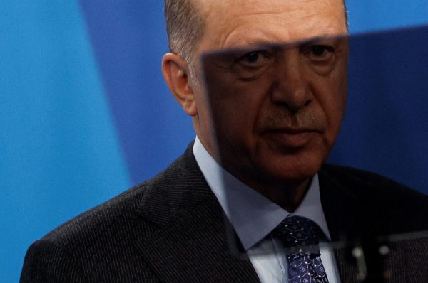 FT για Ερντογάν: Δεν υπάρχει κυβέρνηση που να μην μπορεί να πέσει από μία άδεια κατσαρόλα