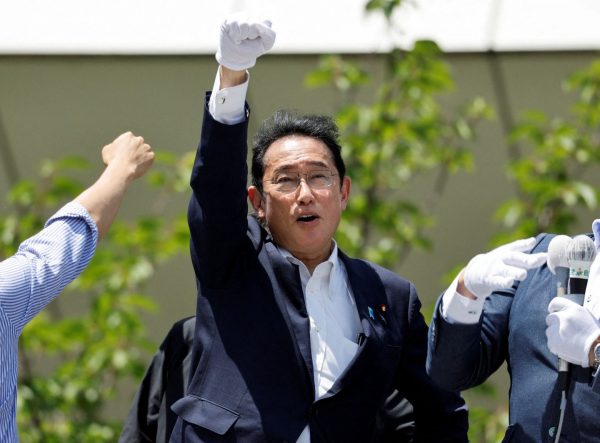 Η Ιαπωνία θέλει να εγκαταλείψει τις αντιπολεμικές συνταγματικές δεσμεύσεις της