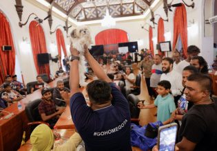 Σρι Λάνκα: Με έκπληξη και οργή οι διαδηλωτές εξερευνούν το λεηλατημένο προεδρικό μέγαρο