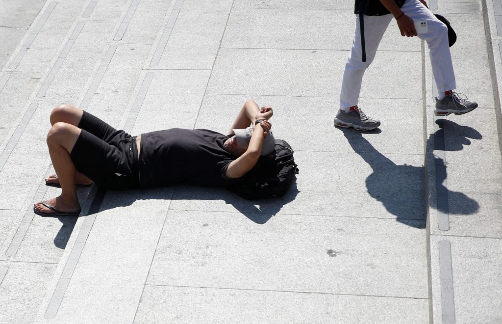 Ηνωμένο Βασίλειο: Πιο ζεστό το Λονδίνο από τη Σαχάρα – Κόκκινη προειδοποίηση