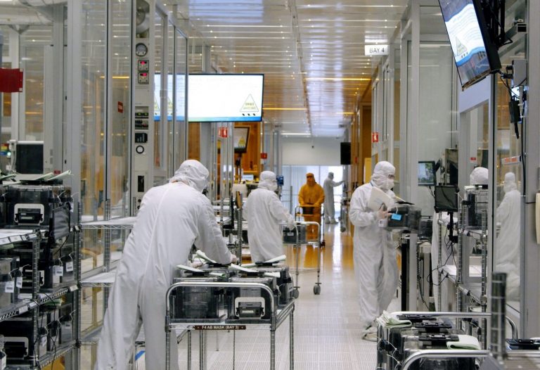 Ημιαγωγοί: Αμερικανική επένδυση 52 δισ. δολαρίων κόντρα στην κυριαρχία της Ασίας