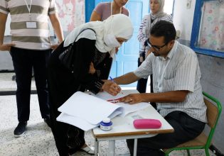 Τυνησία: Κρίνεται η τύχη του νέου Συντάγματος – Σε εξέλιξη το δημοψήφισμα