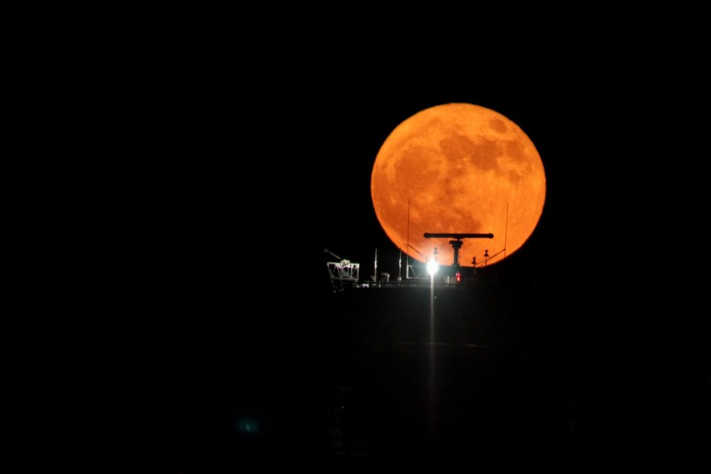 Απόψε το «Φεγγάρι του Ελαφιού», η μεγαλύτερη υπερπανσέληνος του 2022