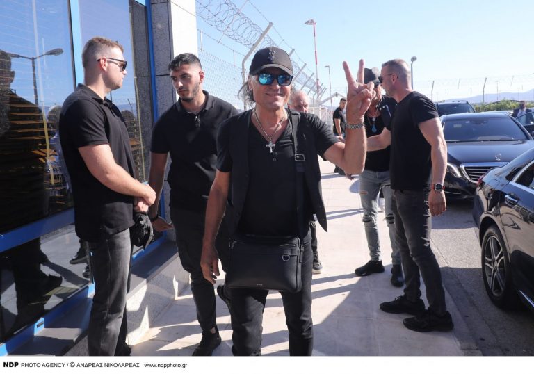 Scorpions: Στην Αθήνα το θρυλικό συγκρότημα – Εικόνες από την άφιξή τους
