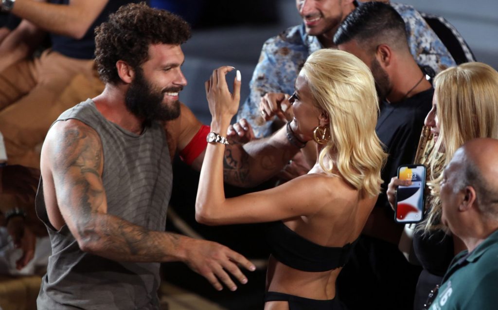 Τελικός Survivor: Το «καυτό» φιλί που αντάλλαξαν Παναγιώταρου – Σχίζα